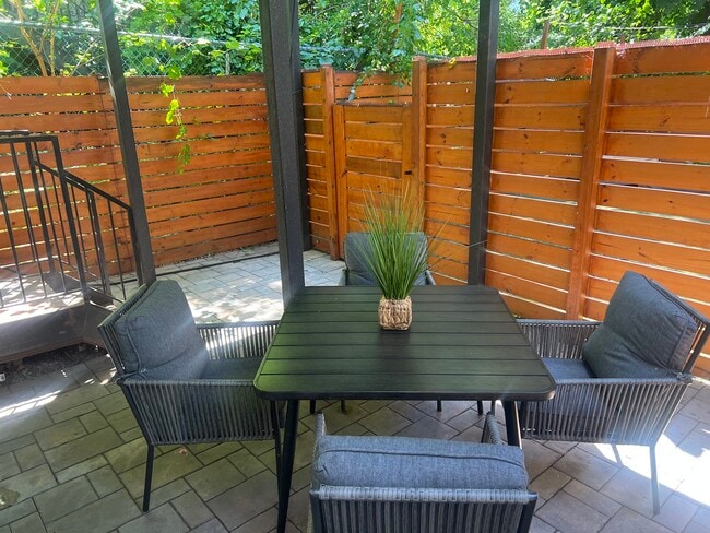 1631 Undercliff Ave Unit B