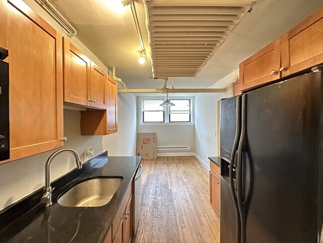 Photo - 728 W Addison St Unit 6H