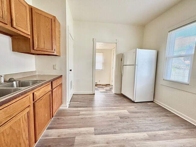 Photo - 529 S Bendix Dr