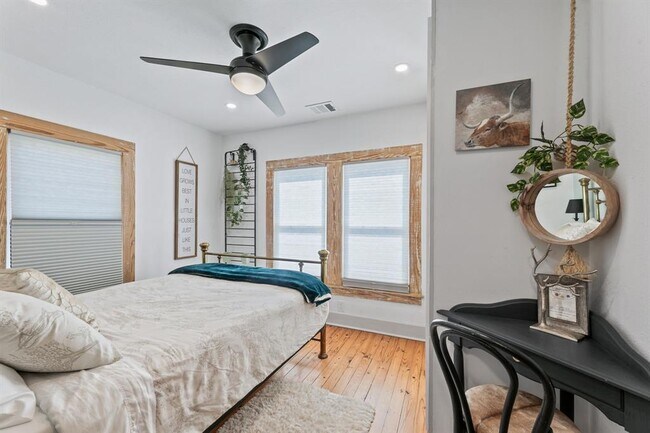 Photo - 207 S Main St