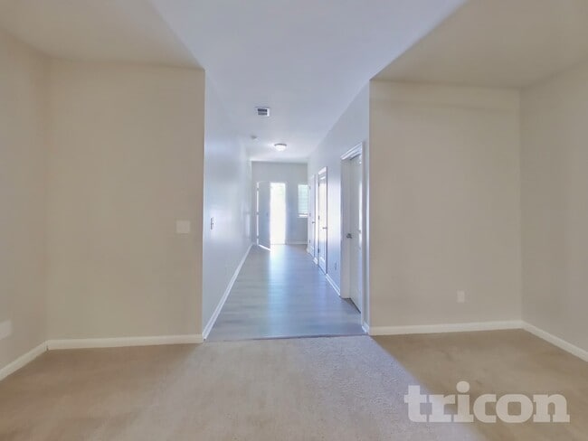 Photo - 121 Southwind Cir