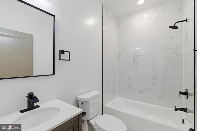 Photo - 2223 N 22nd St Unit 2