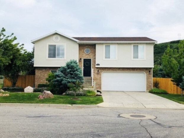 1625 E Bateman Way - 1625 E Bateman Way House