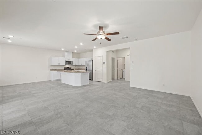 Building Photo - 10955 Meridian Flds Ave