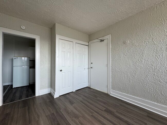 Photo - Updated 1 Bedroom 1 Bathroom Apartment in the Heart of Windsor!! Unit 1