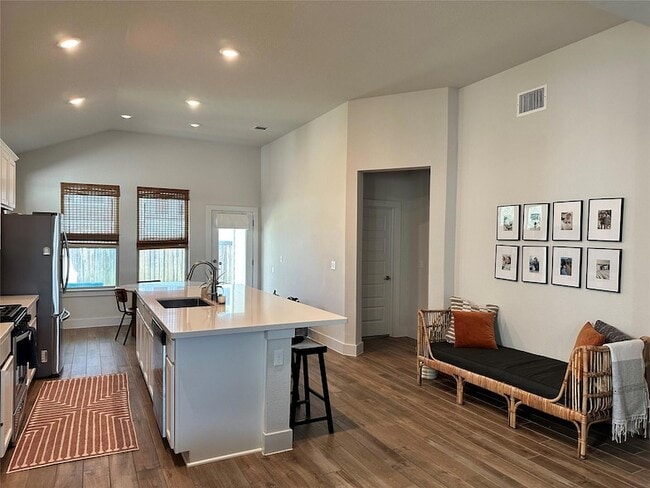 Photo - 8600 Cumbrae Ln