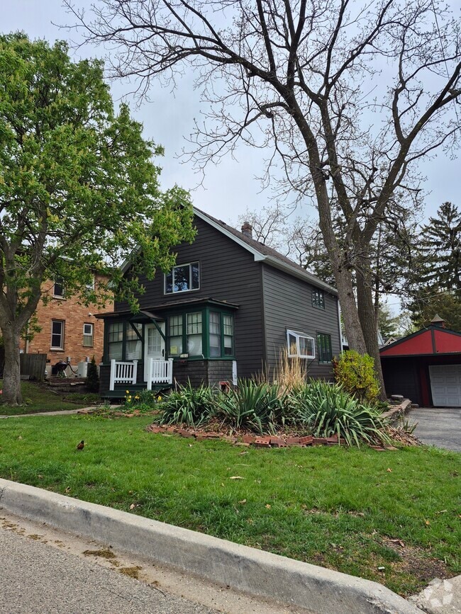 Building Photo - 316 1st St Rental