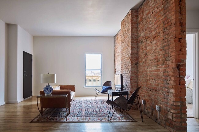 Photo - 911 Madison Ave