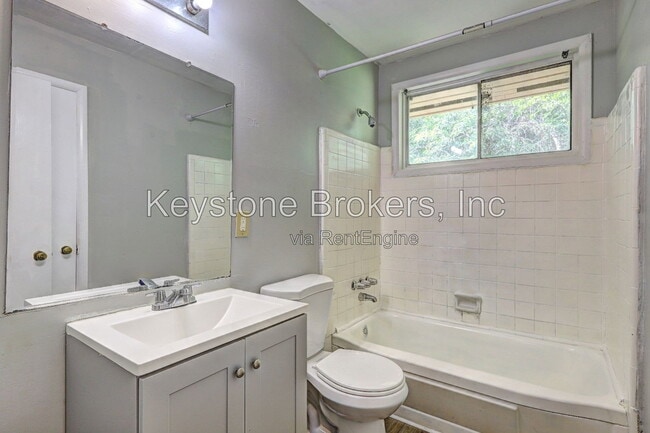 Photo - 2475 Groveland Cir N