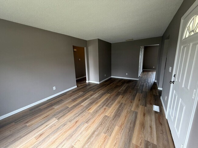 Photo - 621 Goldenview Dr