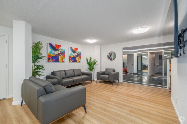 Flex Space - Plaza Point Apartments