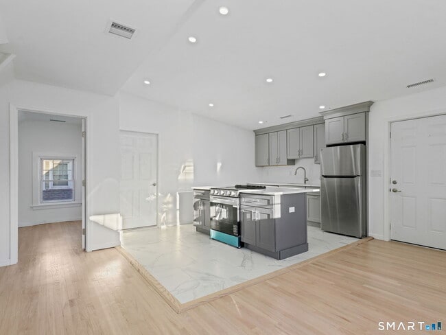 Photo - 27 5th St Unit 3