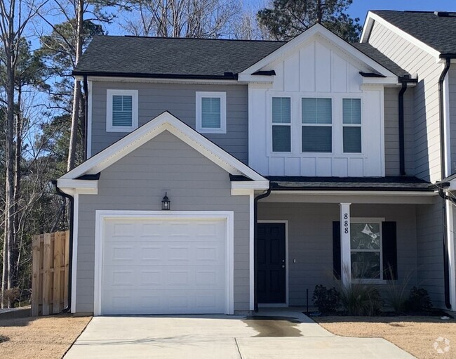 Building Photo - Like New Townhome