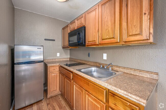 1BR, 2BA - 725SF - Kitchen