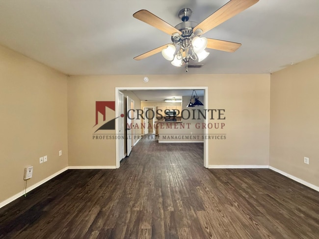 Photo - 211 Willowbrook Ln