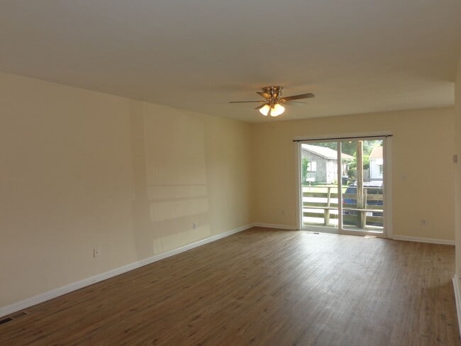Photo - Coronet4636 Unit #A
