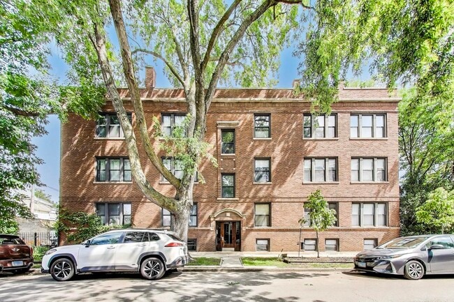 Building Photo - 1702 W Summerdale Ave Rental