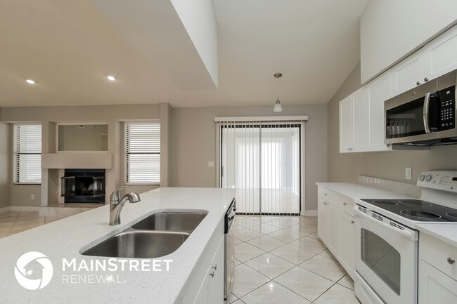 Photo - 1851 Calmar St NW