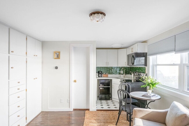 Photo - 200 S Henry St Unidad SI ID1468339P