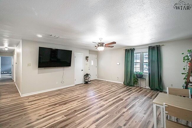 2905 S Bandera Dr