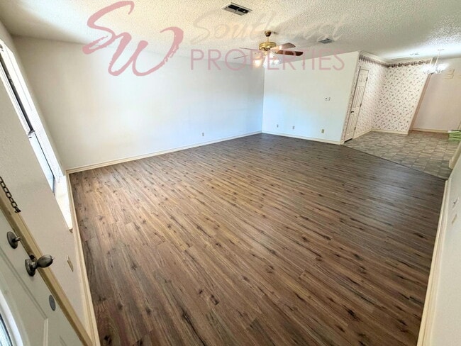 Photo - 2 bedroom 2 bath well maintained home close to city park!