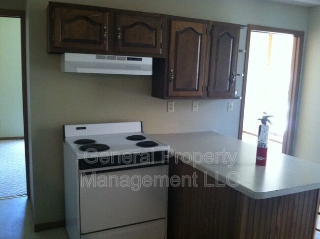 Photo - 4 bedroom in proximity to UWEC and downtow...