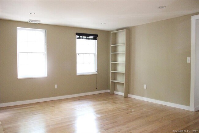 Photo - 200 St John St