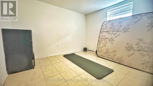 Photo - 83 Cornwallis Dr