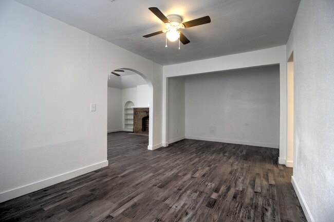 Building Photo - 1004 NE 19th St