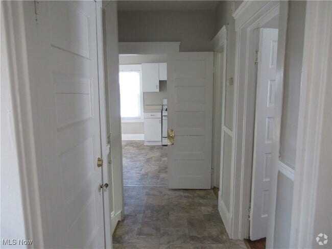Building Photo - 2080 Halstead Ave Unit UPSTAIRS Rental