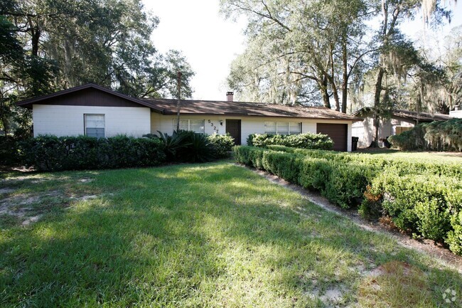 Building Photo - Black Oaks Subdivision Rental