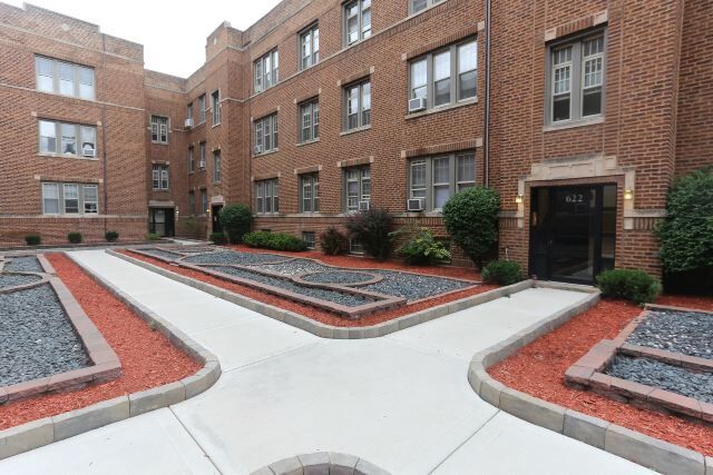 Photo - 627.5 W Barry Ave Unidad S2 Rental