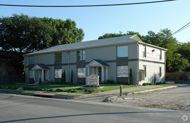 Building Photo - 2518 N Fitzhugh Rental