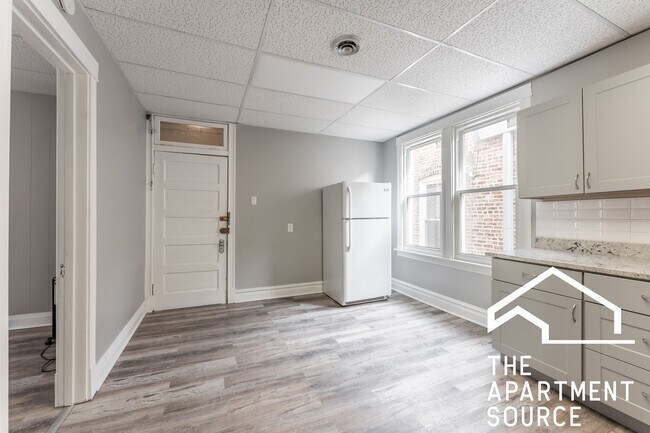 Building Photo - 2132 W Iowa St Unit 1F Rental