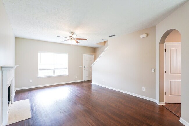 Photo - 1096 Shire Dr