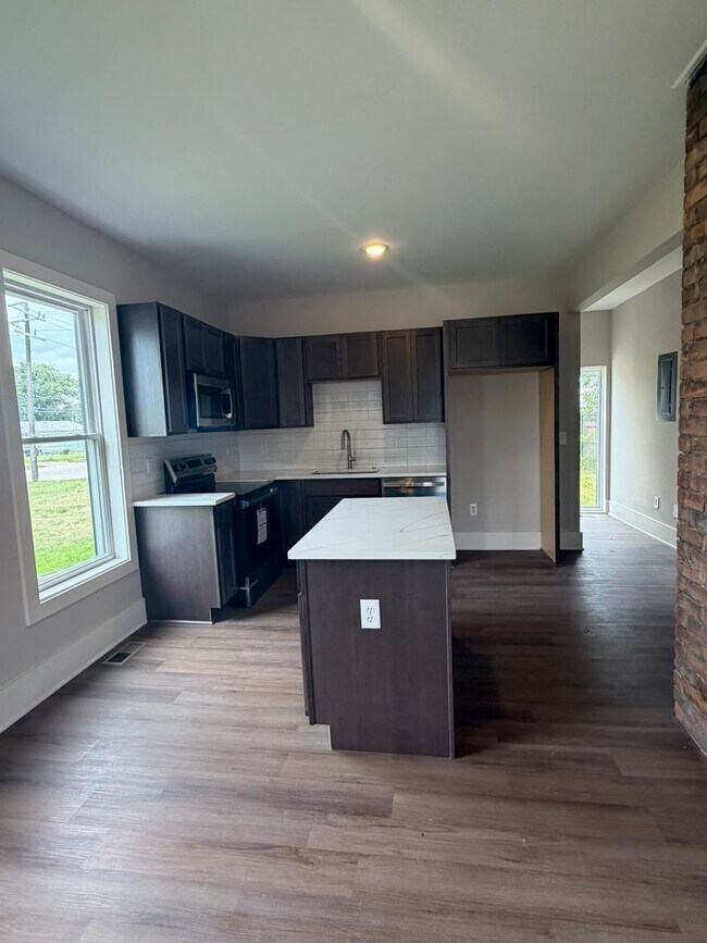 7436 Oakland Ave Unit Lower