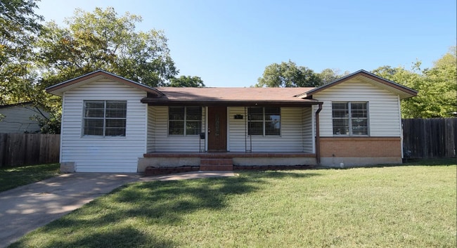 Building Photo - 311 Crockett Dr Rental