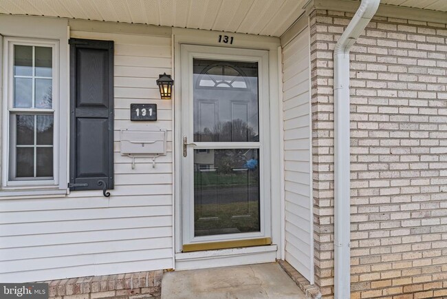 Photo - 131 Kipling Dr