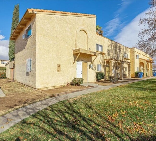 Building Photo - 43647 Stanridge Ave