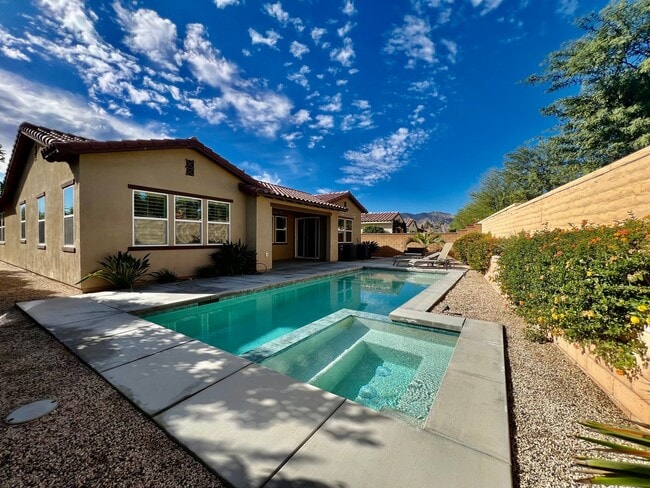 Building Photo - AVAILABLE NOW!! STUNNING 4 Bed/ 3.5 Bath POOL HOME in La Quinta!