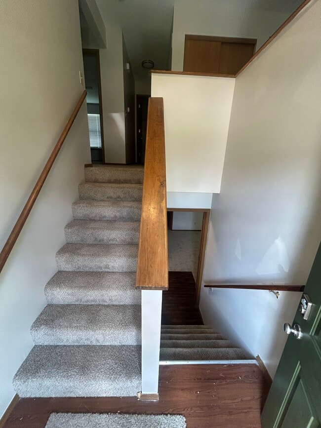 Photo - 555 Whitegate Dr