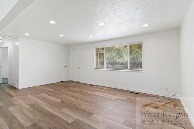 Photo - 4 Bedroom 2 Bath Duplex Home in Washington...