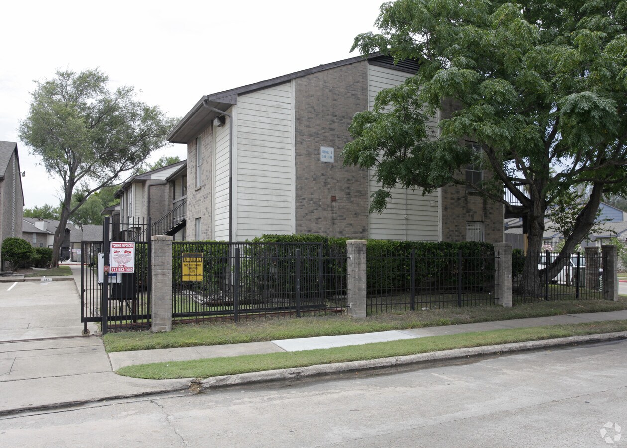 Photo - Brookglade Condominiums