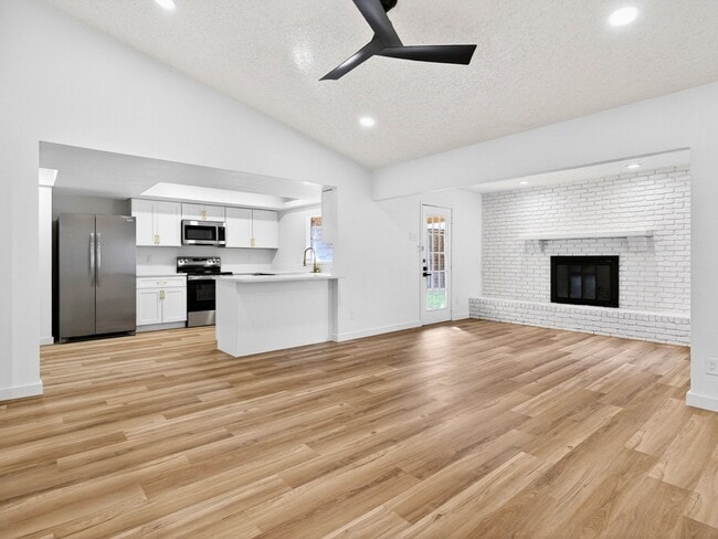 Photo - 709 Brookview Dr