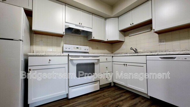 Photo - 441 N Broadway St