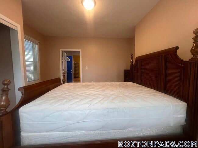 Photo - 816 River St