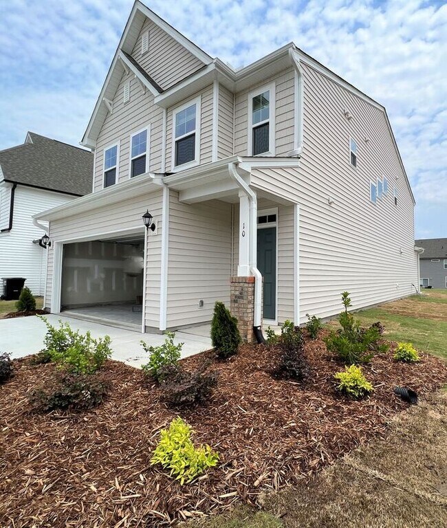 Photo - Available Now - Beautiful 4 Bedroom Home i...