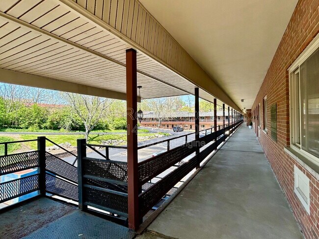 Photo - 129 E Lockwood Ave Unidad 36