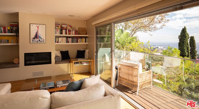 Photo - 2158 Sunset Plaza Dr