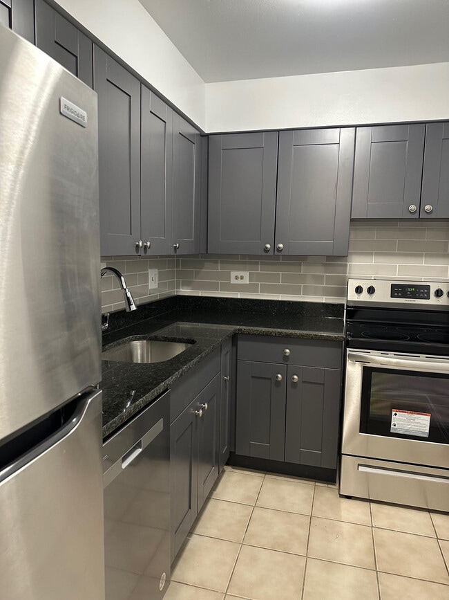 Building Photo - 3825 N Pine Grove Ave